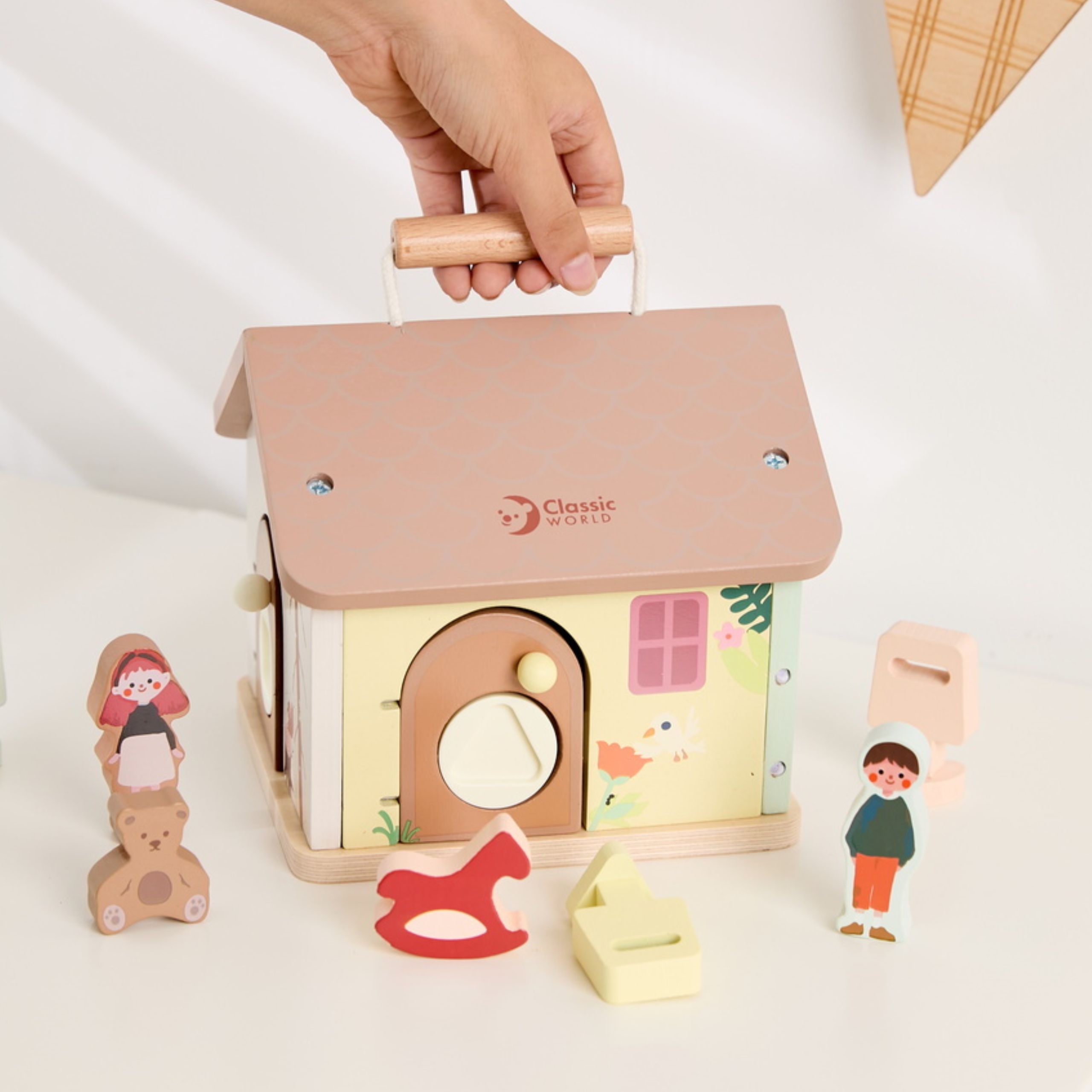 Drewniany domek sensoryczny edukacyjny z zamkami kluczykami 11el. - 8 z 13