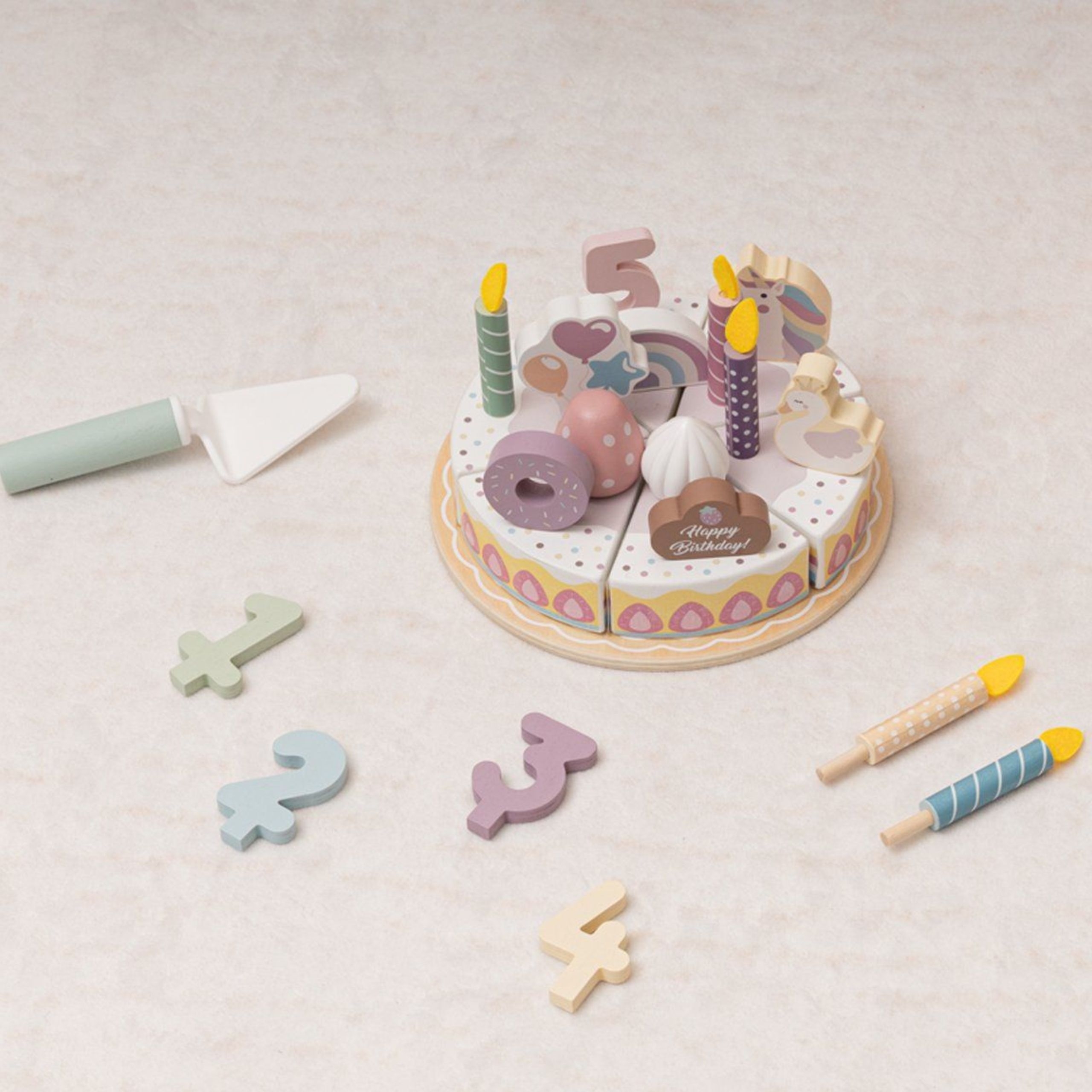 Drewniany tort urodzinowy krajalny na rzepy - 2 z 4