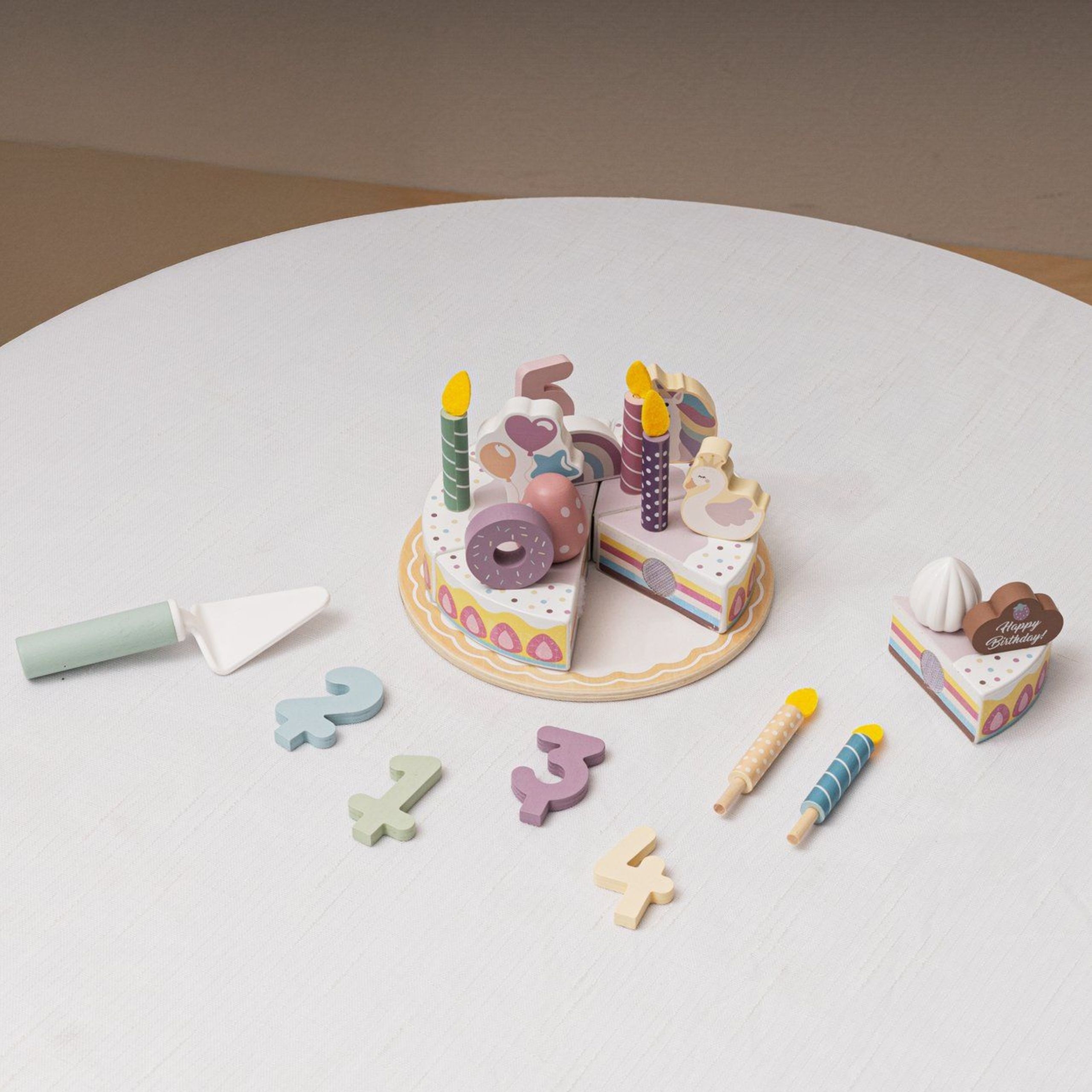 Drewniany tort urodzinowy krajalny na rzepy - 3 z 4