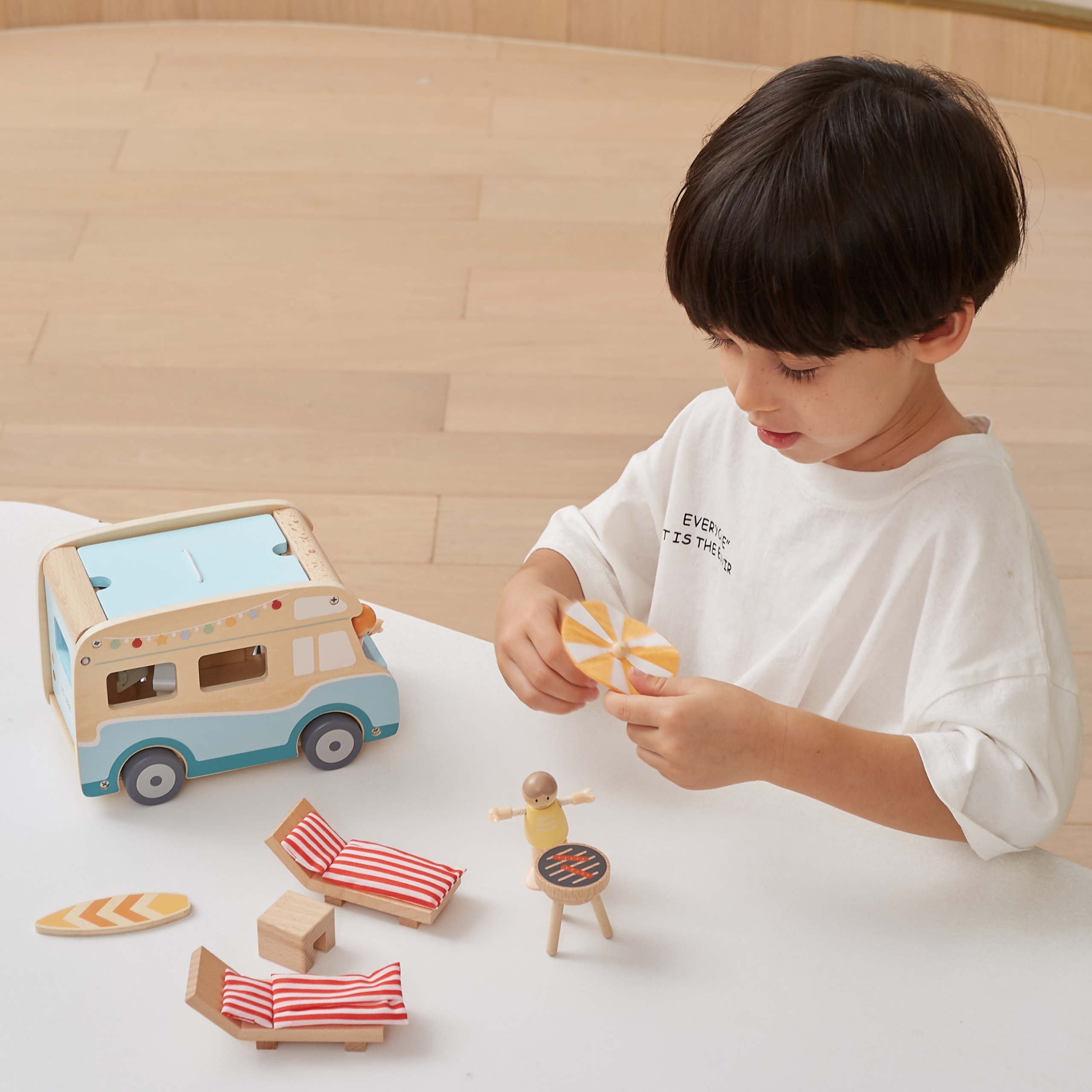 Drewniany kamper plaża - 8 z 8