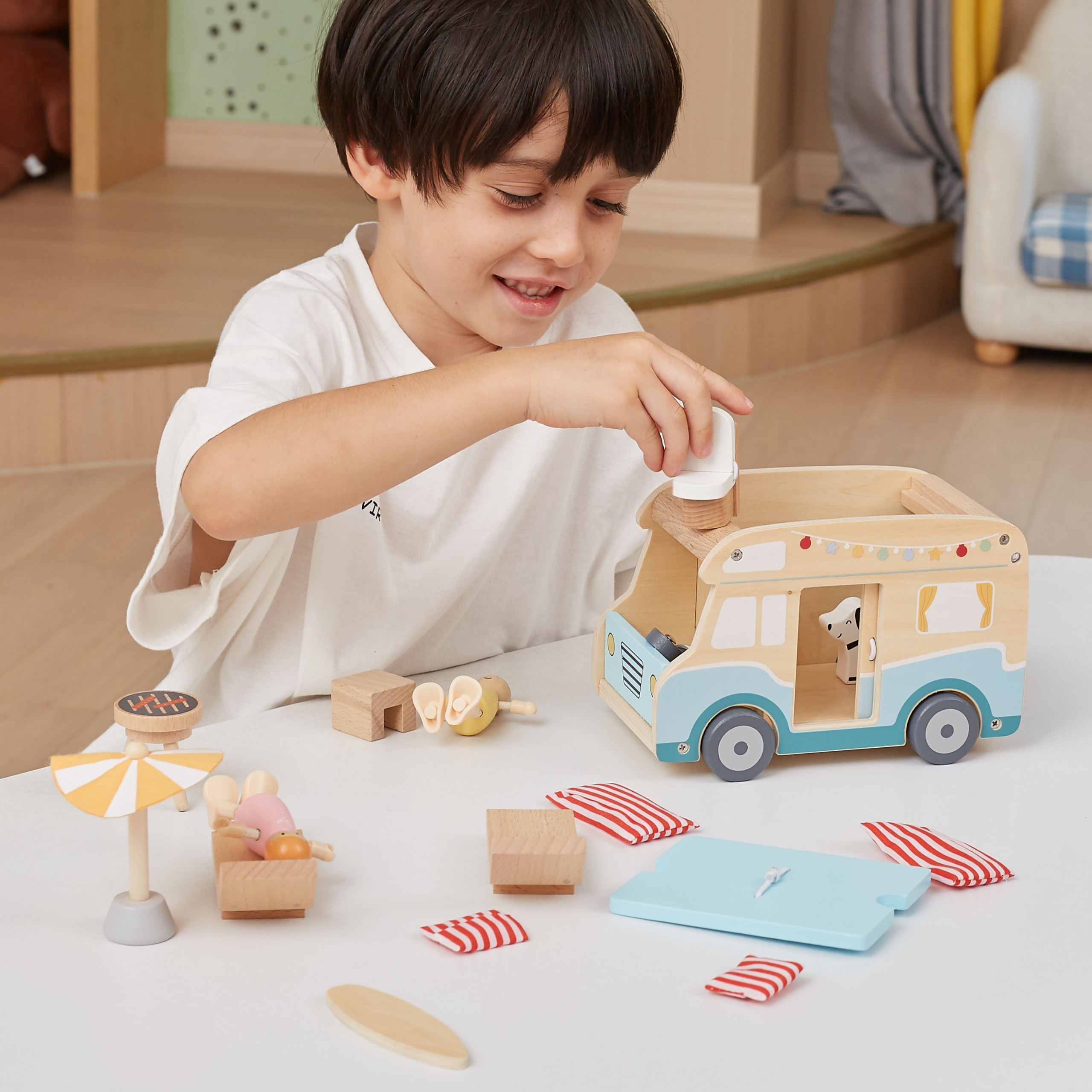 Drewniany kamper plaża - 7 z 8