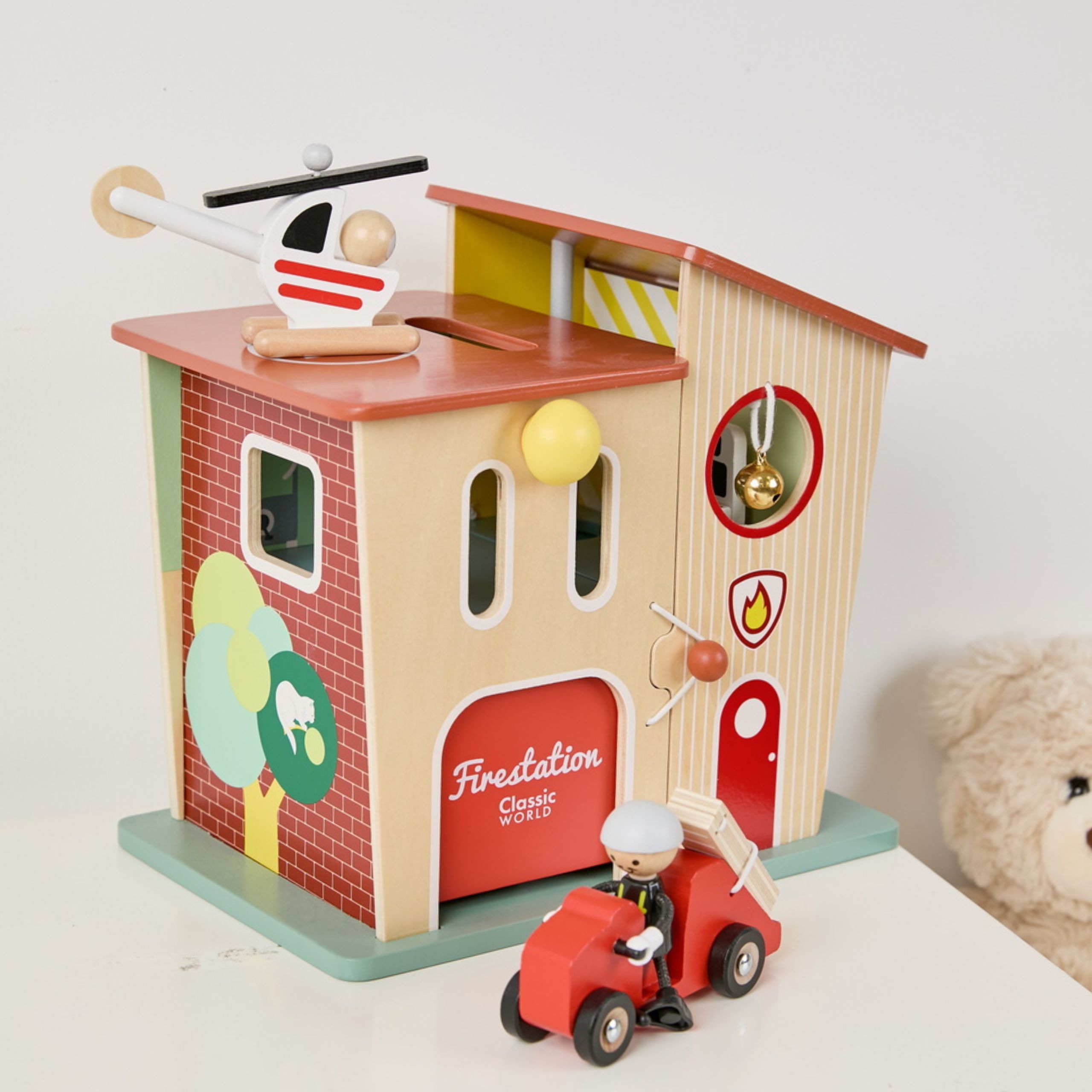 Remiza strażacka drewniana garaż auto helikopter figurki 13el. - 7 z 12