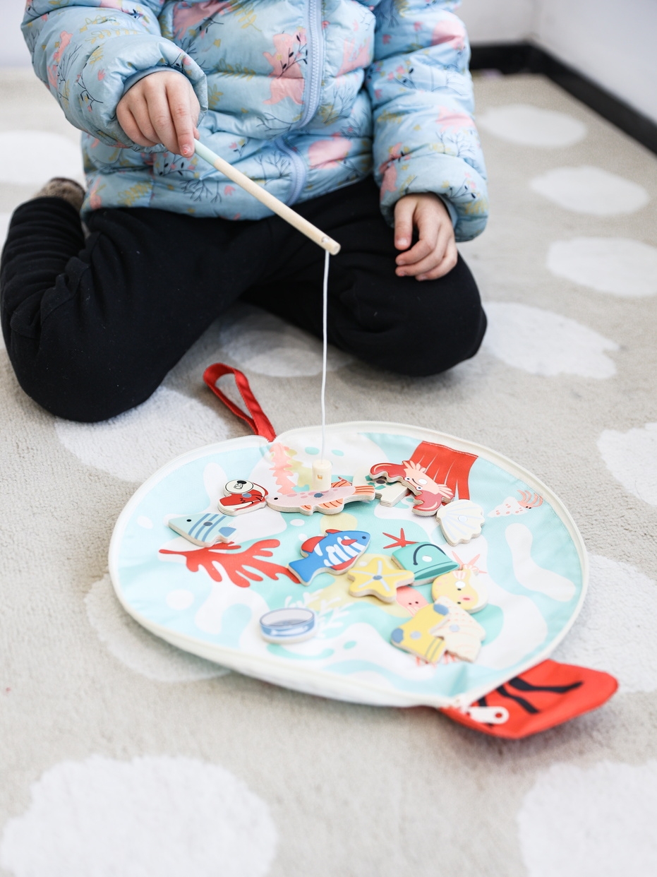 CLASSIC WORLD Edukacyjna Gra Łowienie Rybek na Magnes z Kartami do Nauki Liczenia 35 el.