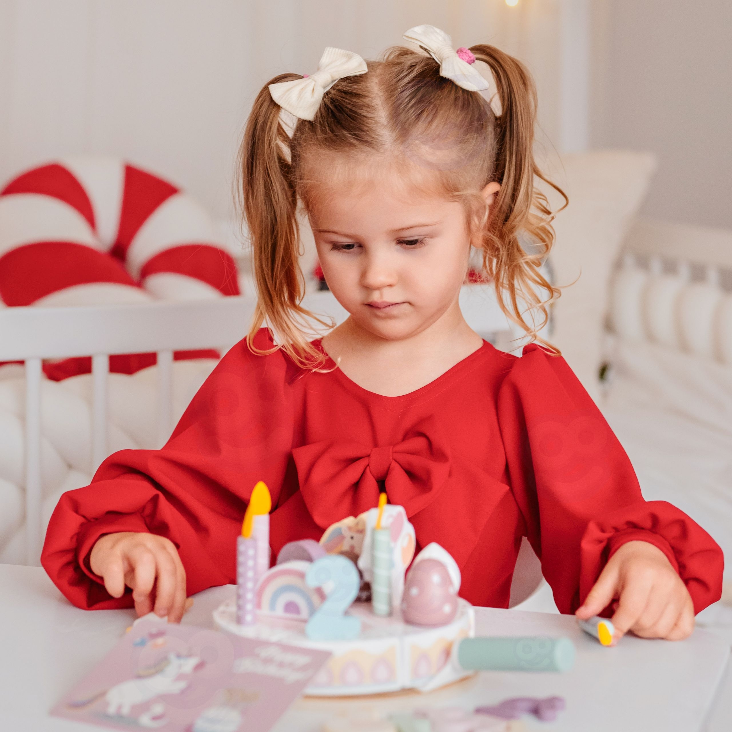 Drewniany tort urodzinowy krajalny na rzepy - 5 z 7