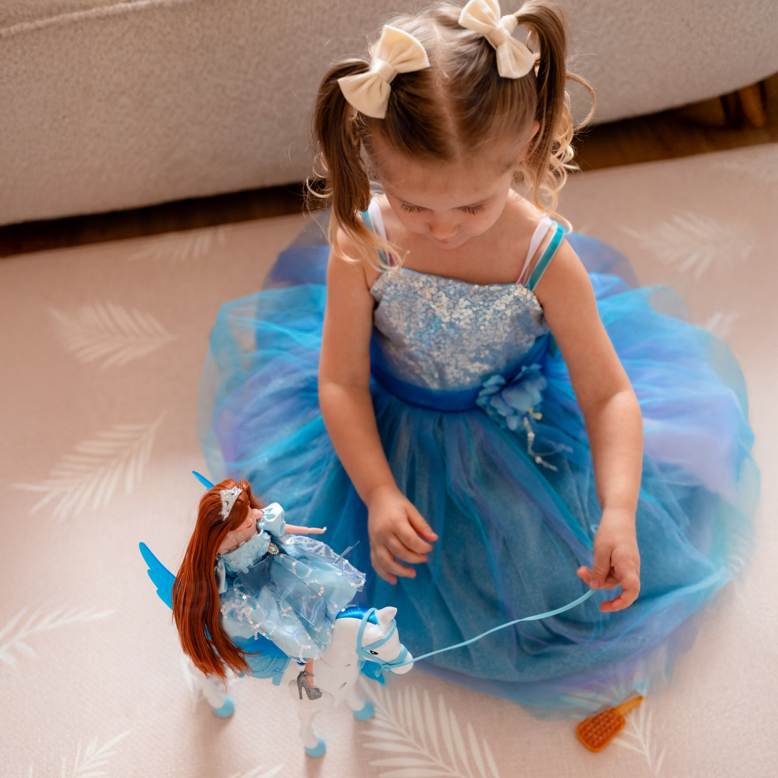 Lalka emi w błękitnej sukience tiulowej - 11 z 15