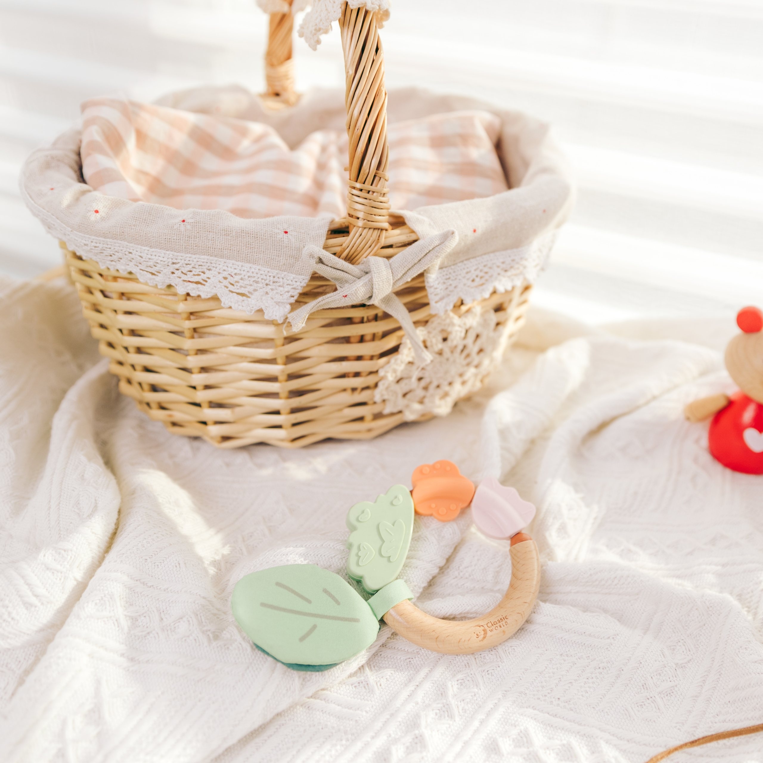 CLASSIC WORLD Drewniana Grzechotka  Sensoryczna Gryzak 2w1