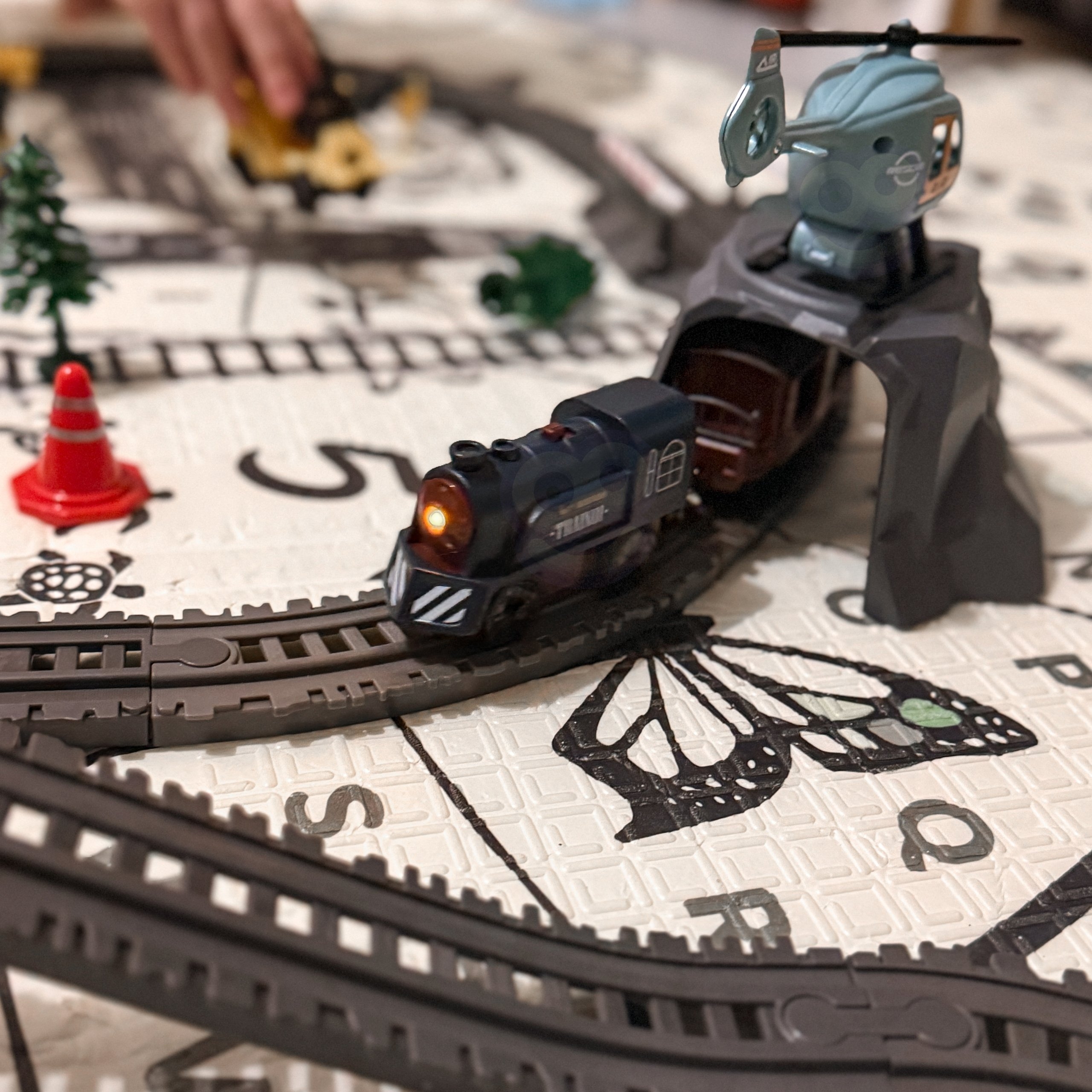 Elektryczna kolejka tor retro ciuchcia lokomotywa + 2 wagony – zestaw 76 el. - 8 z 11