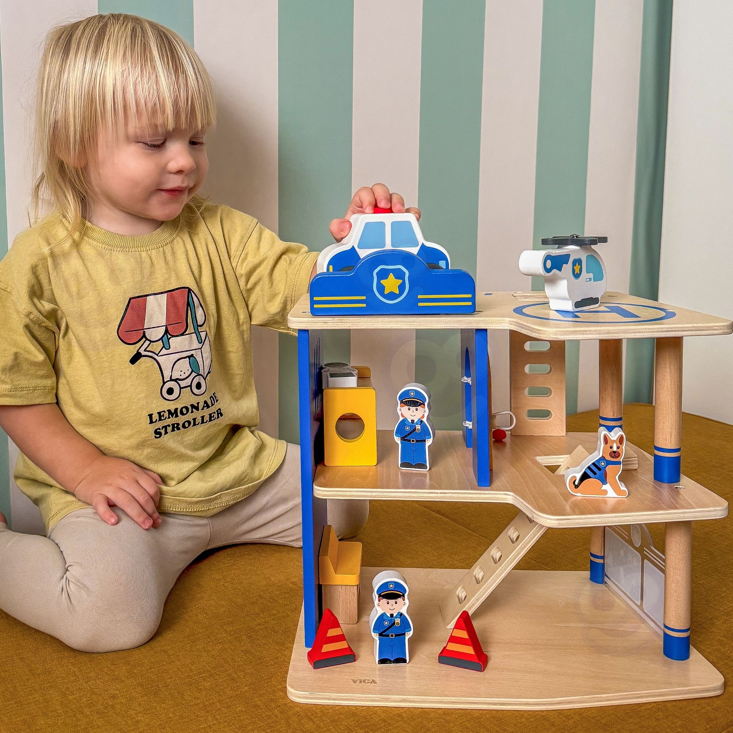 VIGA Drewniany Komisariat Policji Radiowóz 3 poziomy 14 el