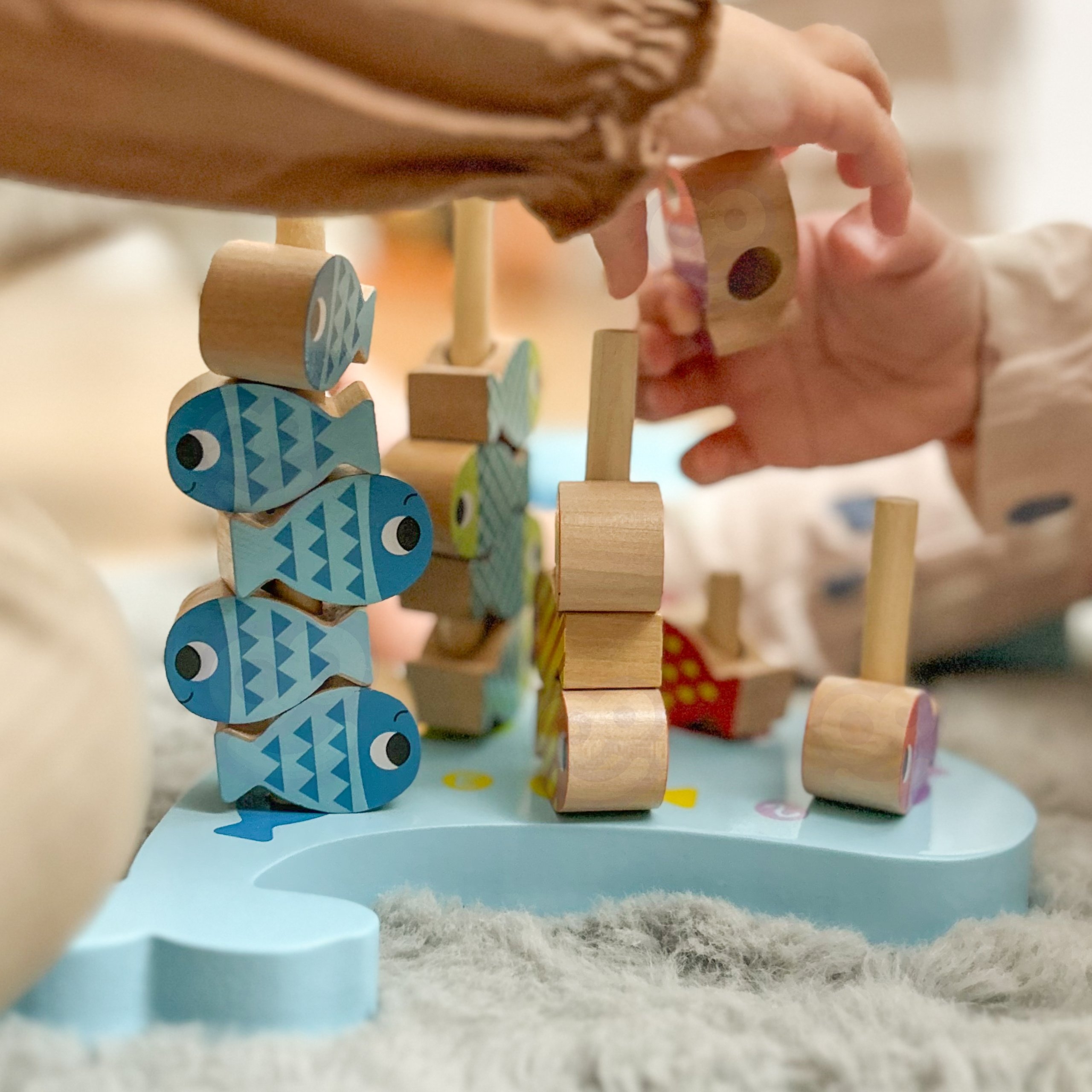 TOOKY TOY Drewniana Gra Wieloryb i Rybki Wielofunkcyjna 4w1 Montessori Łowienie Rybek Stacker Nawlekanka Wieża FSC