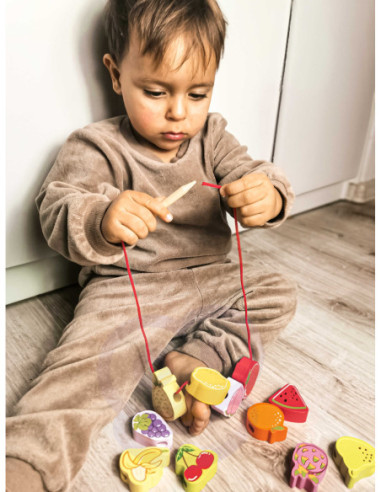 CLASSIC WORLD Drewniana Nawlekanka Owoce 13 el.