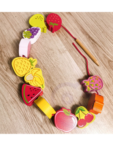 CLASSIC WORLD Drewniana Nawlekanka Owoce 13 el.