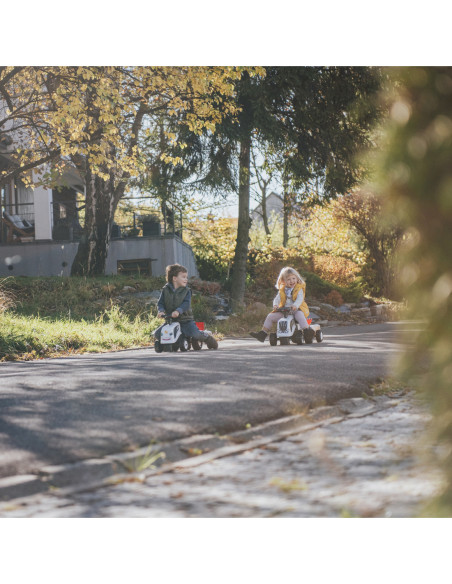 FALK Traktorek Baby Valtra Biały z Przyczepką + akc. od 1 roku
