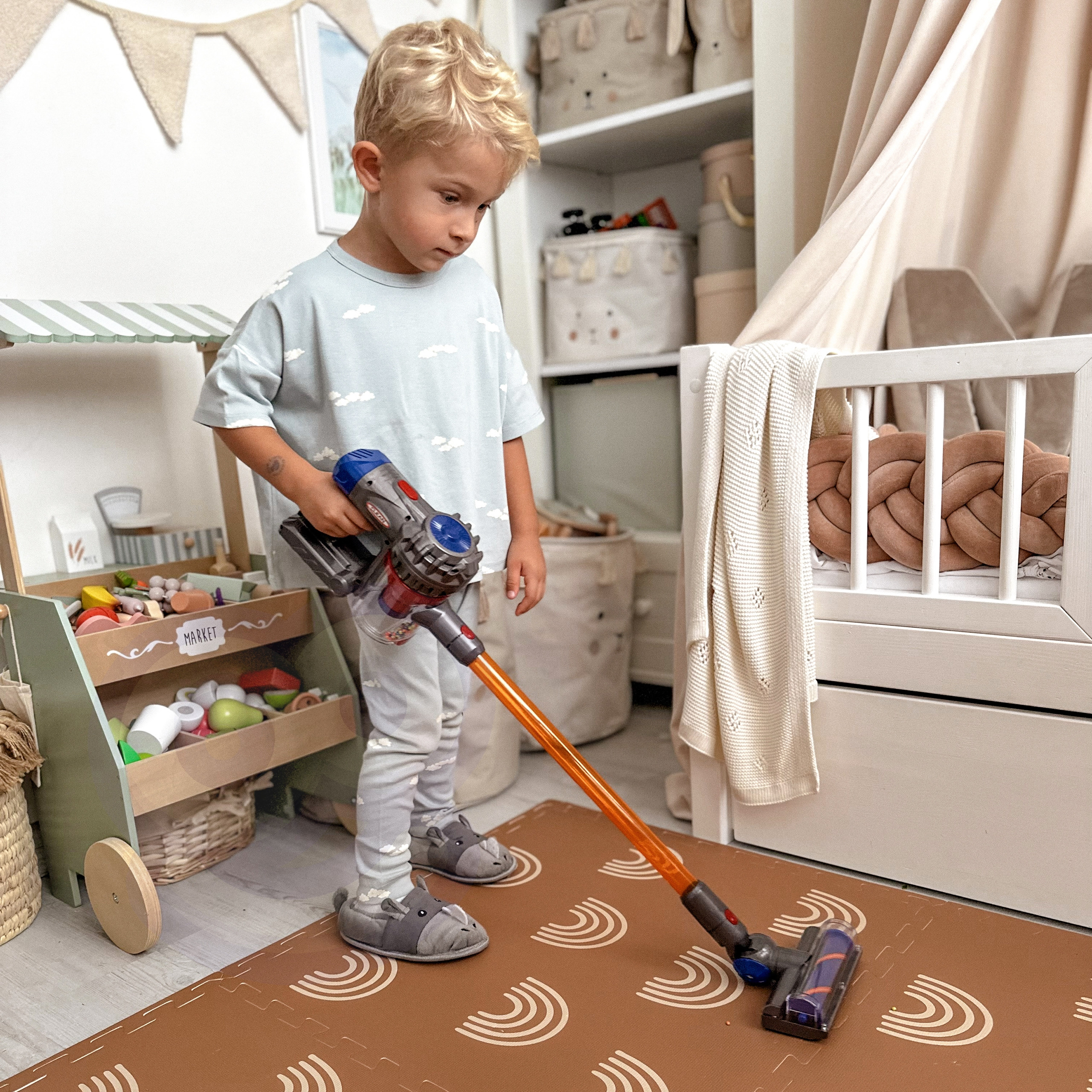 Interaktywny odkurzacz pionowy 3w1 dla dzieci z funkcją ssania - 24 z 38