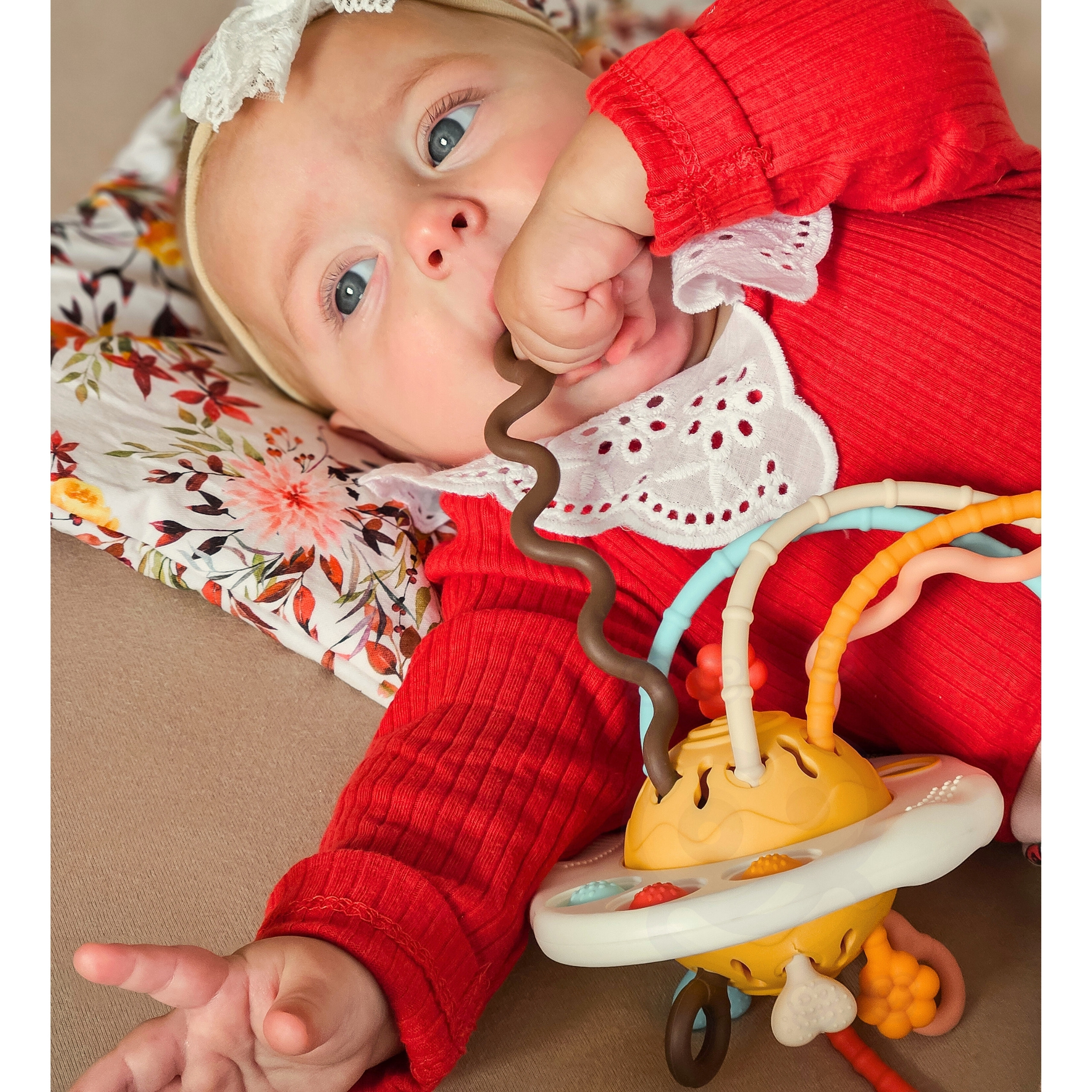 Zabawka sensoryczna montessori gryzak grzechotka wielofunkcyjny ufo - 18 z 23