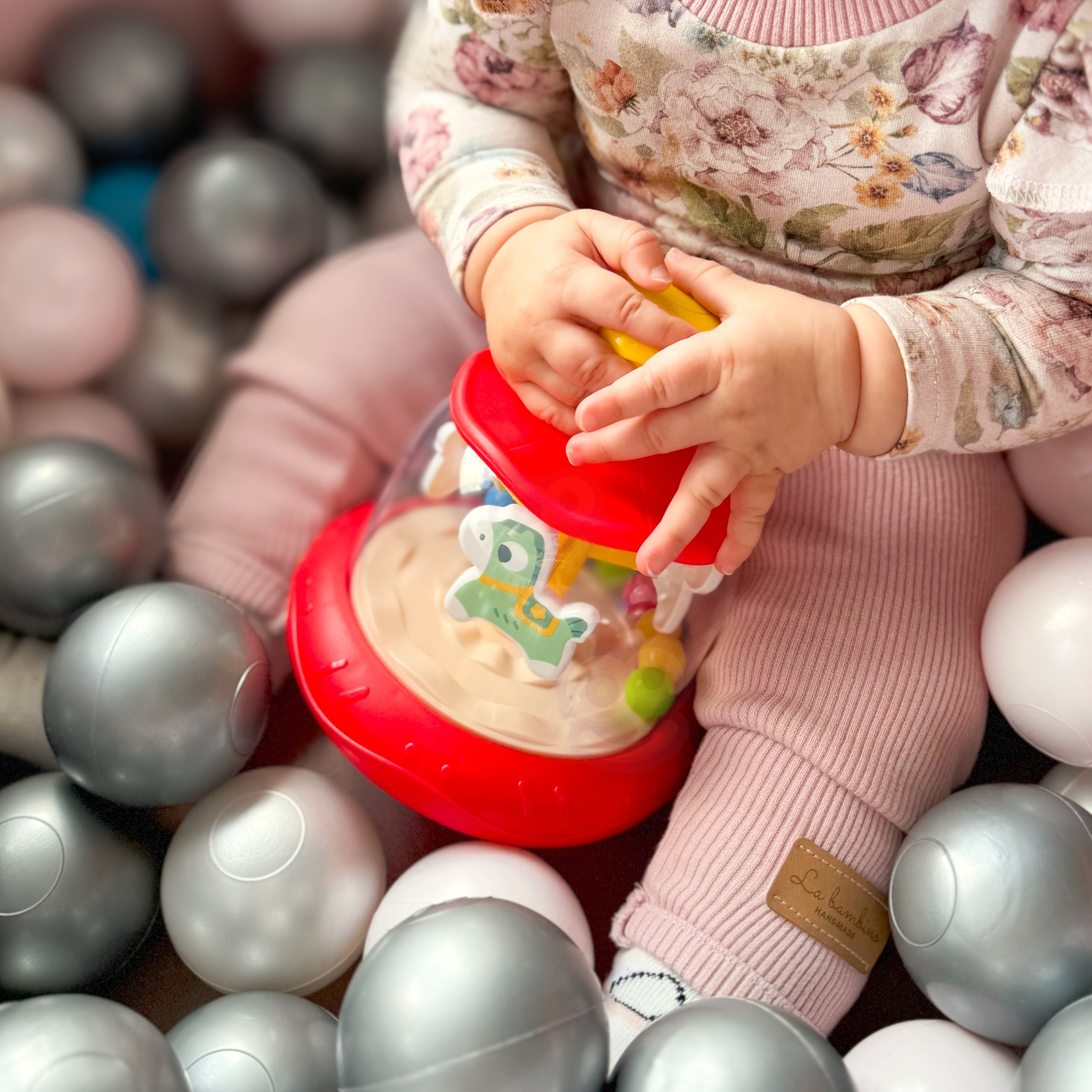 Kolorowe koniki czerwona bączek karuzela - 12 z 19