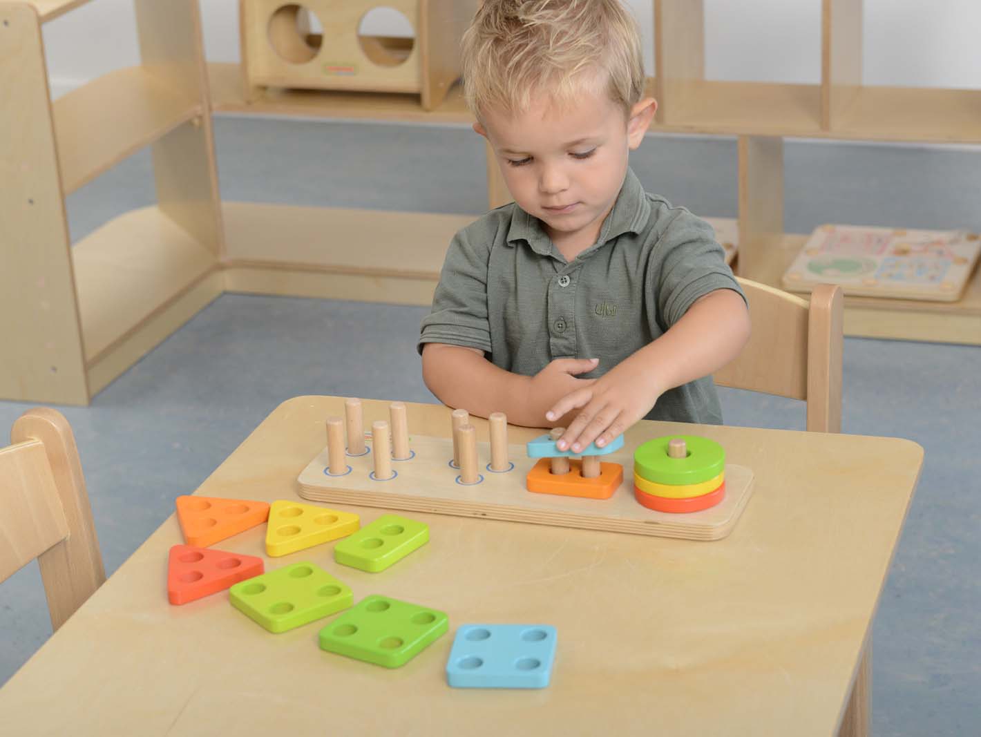 Drewniany sorter kształtów kolorowe klocki montessori
