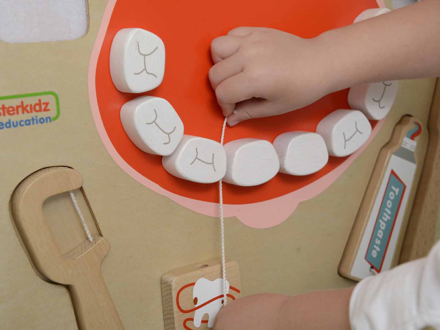Higiena jamy ustnej ścienna tablica sensoryczna flex montessori