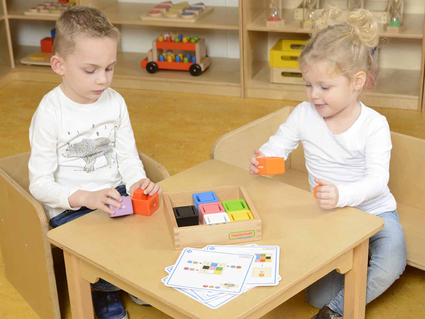 Kubeczki i klocki kwadratowe zabawka drewniana sorter kolorów montessori