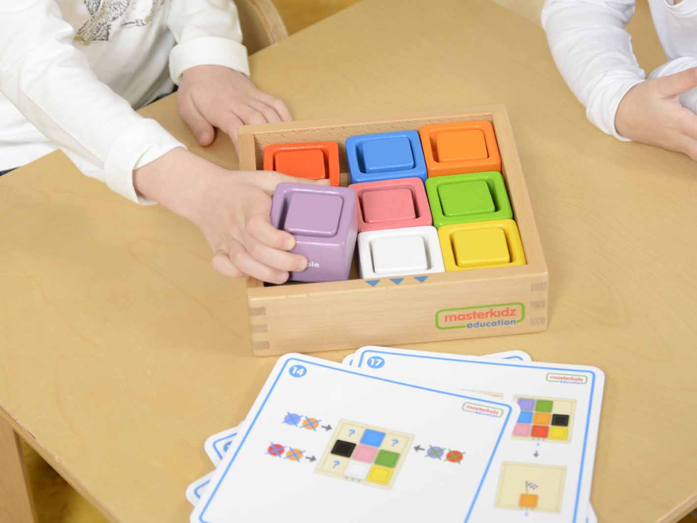Kubeczki i klocki kwadratowe zabawka drewniana sorter kolorów montessori