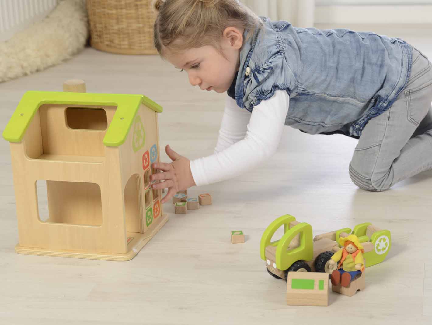 Stacja sortowania śmieci i recyklingu drewniana makieta