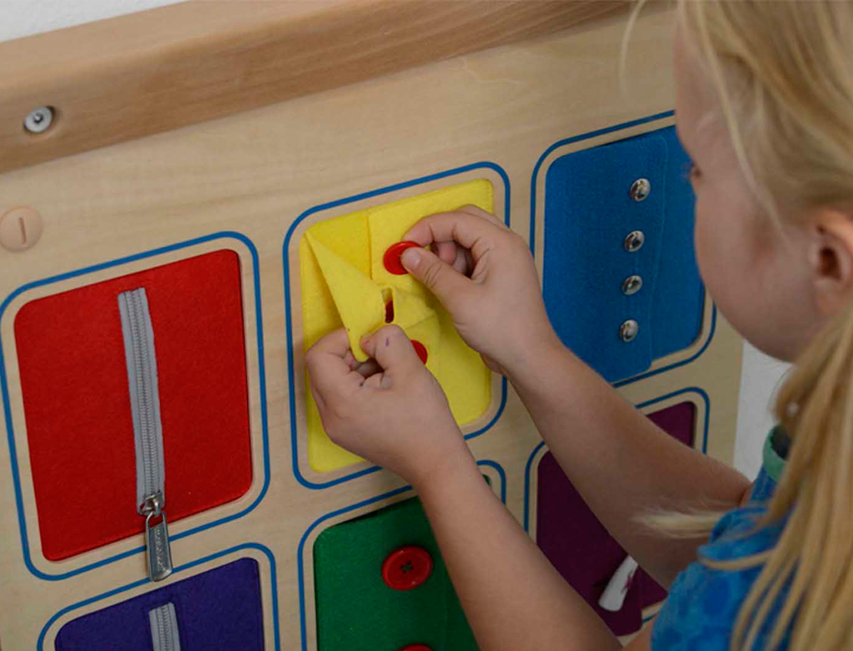 Tablica ścienna otwieranie i zamykanie zamków suwaki guziki montessori