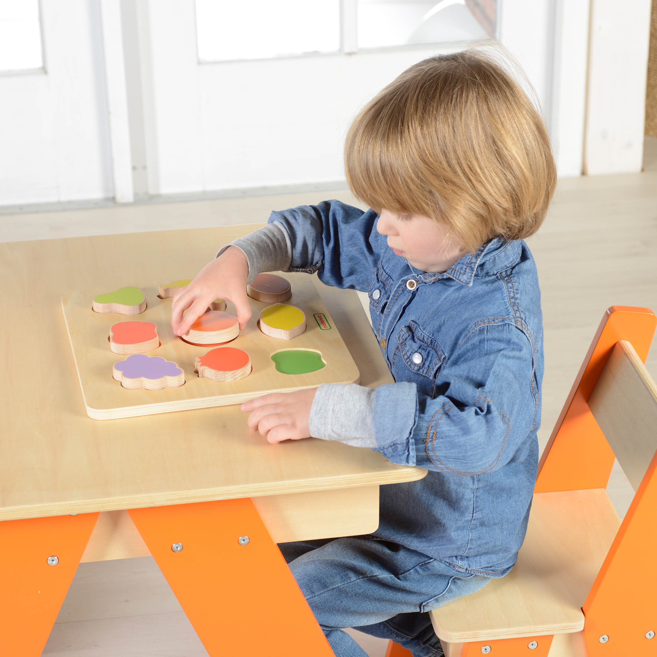 Drewniany sorter kształtów kolorowe owoce montessori