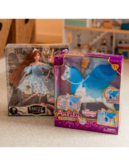 Lalka Emi w błękitnej sukni – elegancka lalka dla dziewczynek Woopie