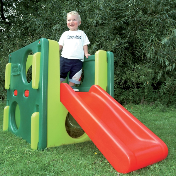 Małpi gaj dla maluchów plac zabaw zjeżdżalnia