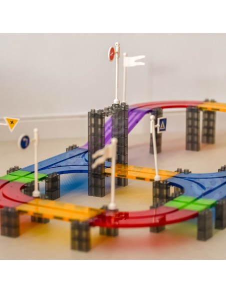 WOOPIE Magnetische Autorennbahn 137-tlg. + Auto – Rennset