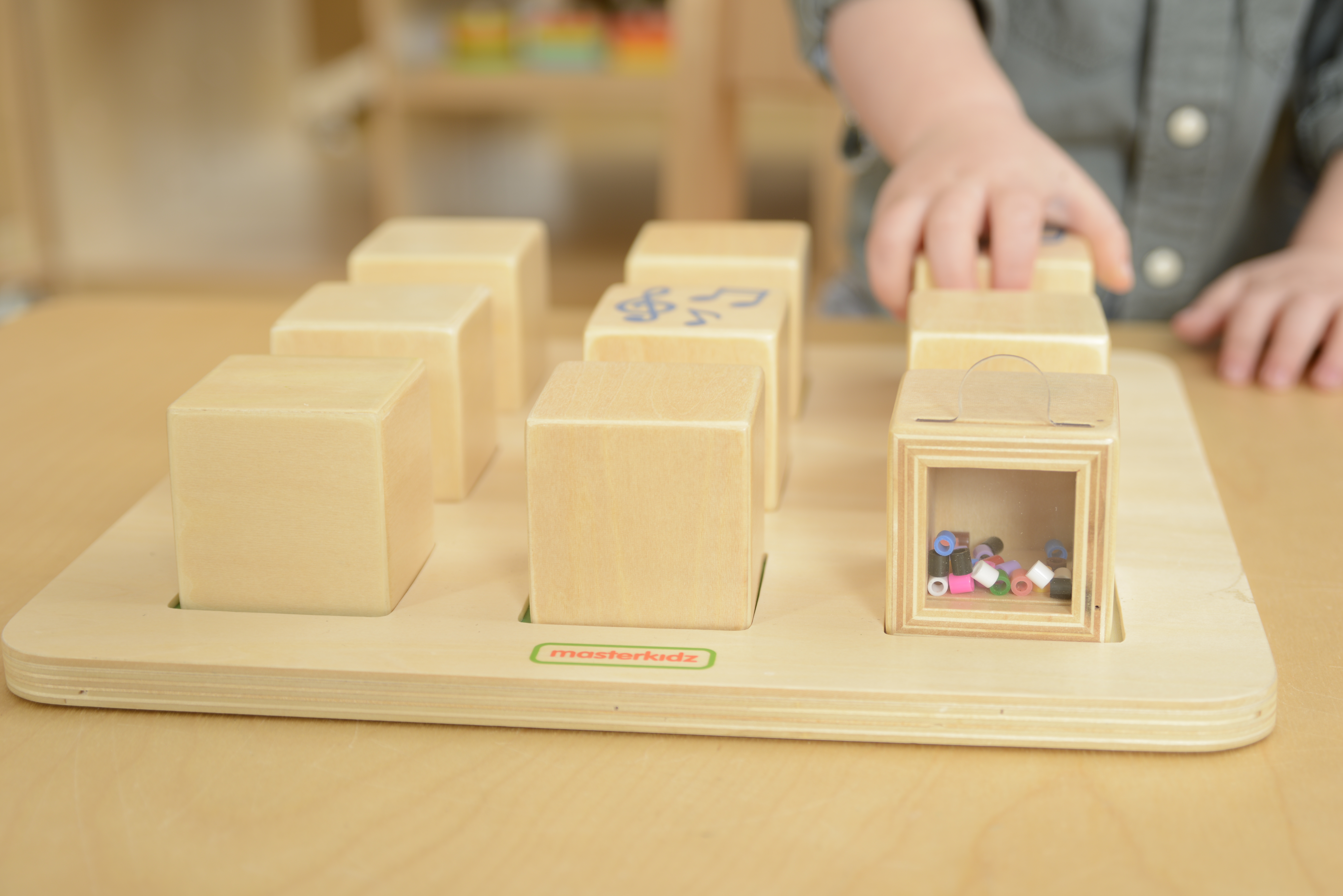 Drewniany sorter sensoryczny łączenie dźwięków montessori