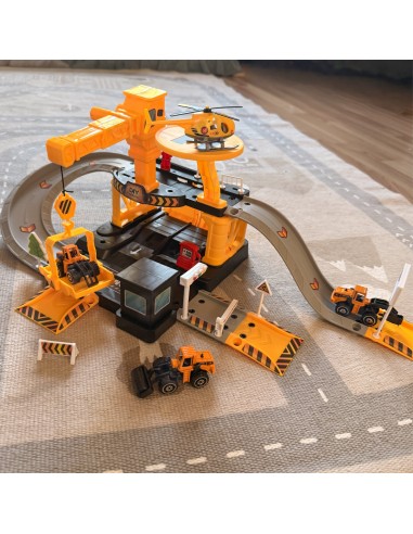 Parking firmy budowlanej z autkami i helikopterem - zabawa z Woopie