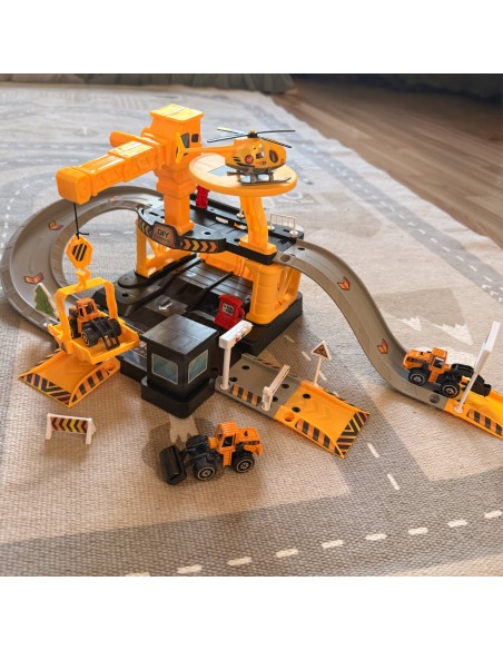 Parking firmy budowlanej z autkami i helikopterem - zabawa z Woopie