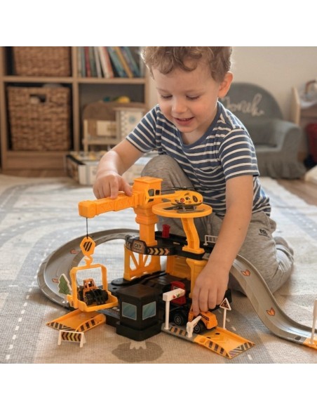 Parking firmy budowlanej z autkami i helikopterem - zabawa z Woopie