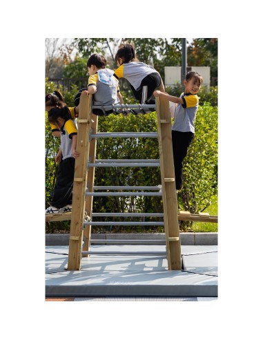 Holz-Kletterturm mit Matten Classic World – Spielplatz