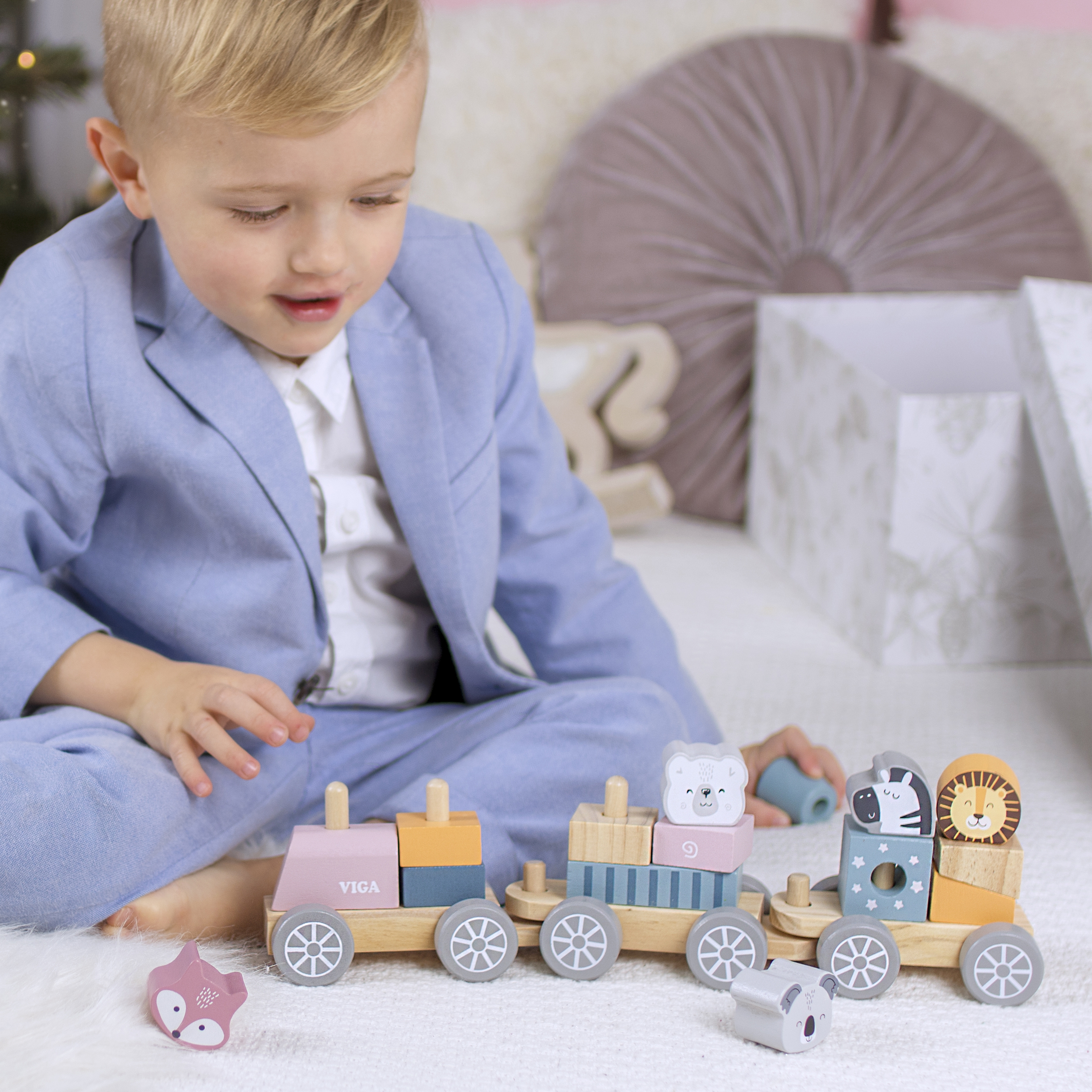 Polarb drewniana kolejka z wagonikami i zwierzątkami do ciągnięcia montessori