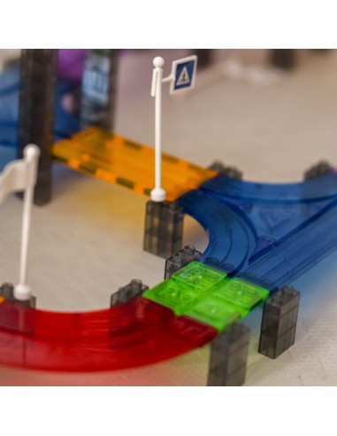 WOOPIE Magnetische Autorennbahn 137-tlg. + Auto – Rennset