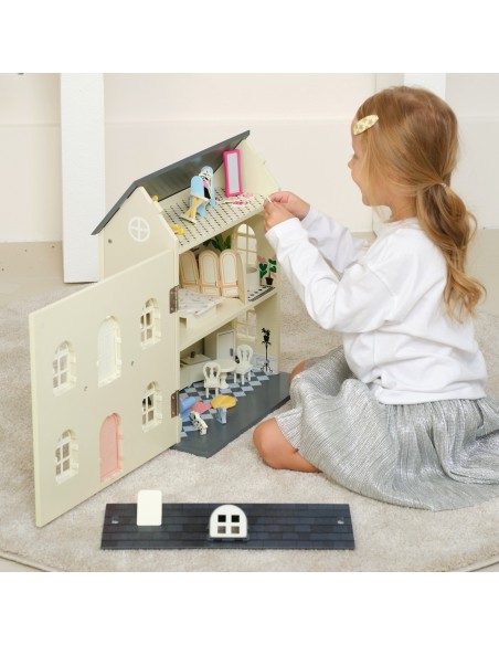 Wooden Vintage Dollhouse CLASSIC WORLD - Classic in Design