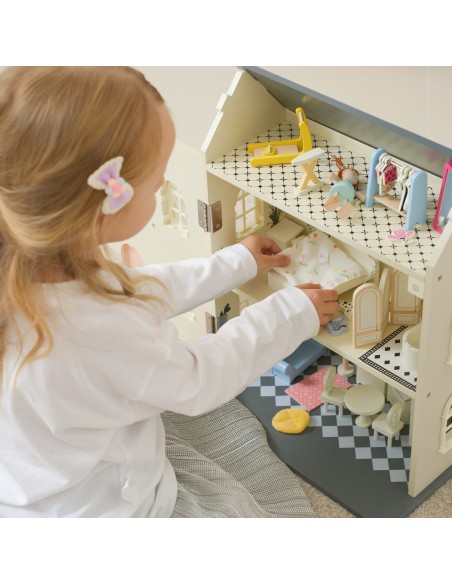 Wooden Vintage Dollhouse CLASSIC WORLD - Classic in Design
