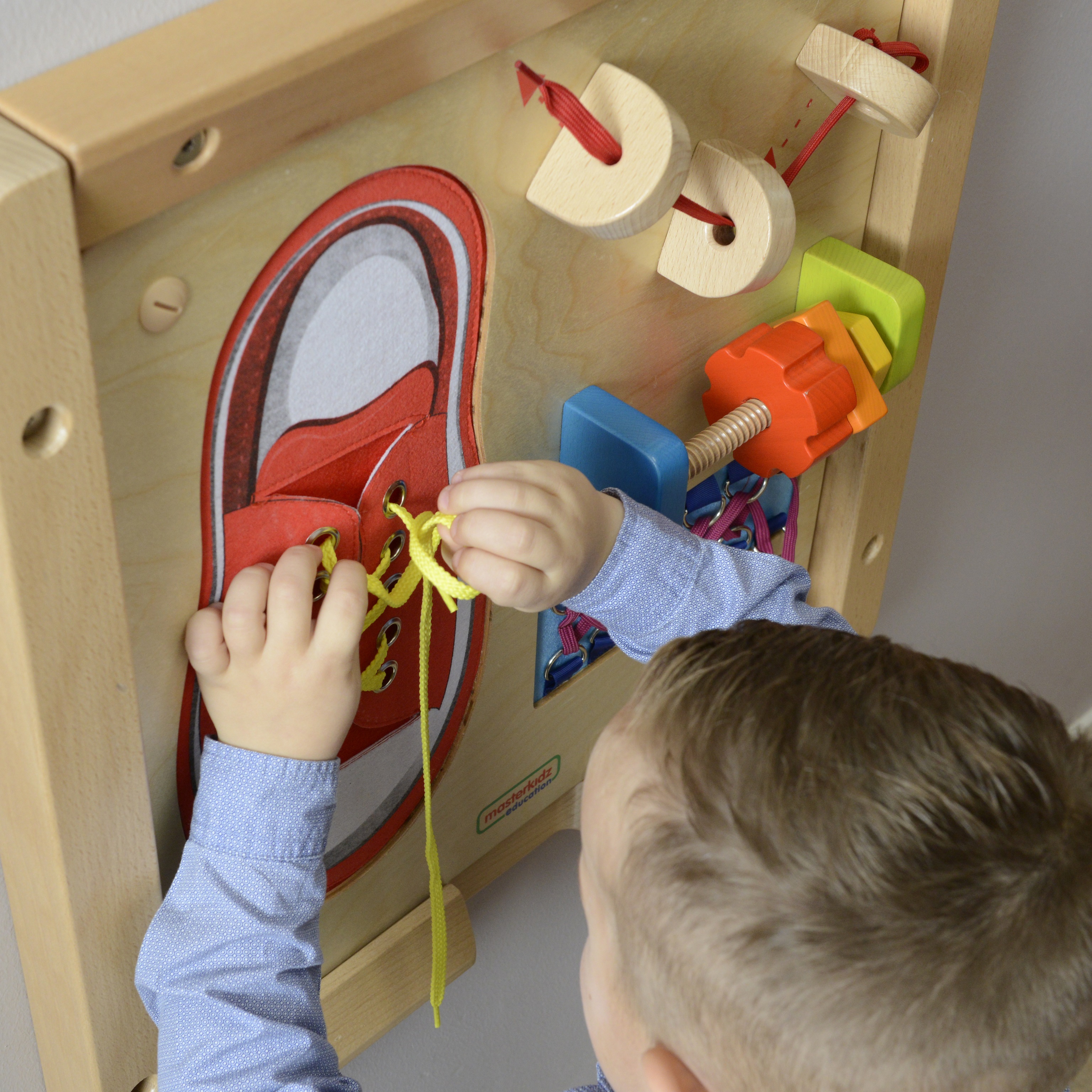 Tablica edukacyjna - zręczność manualna sznurowanie montessori