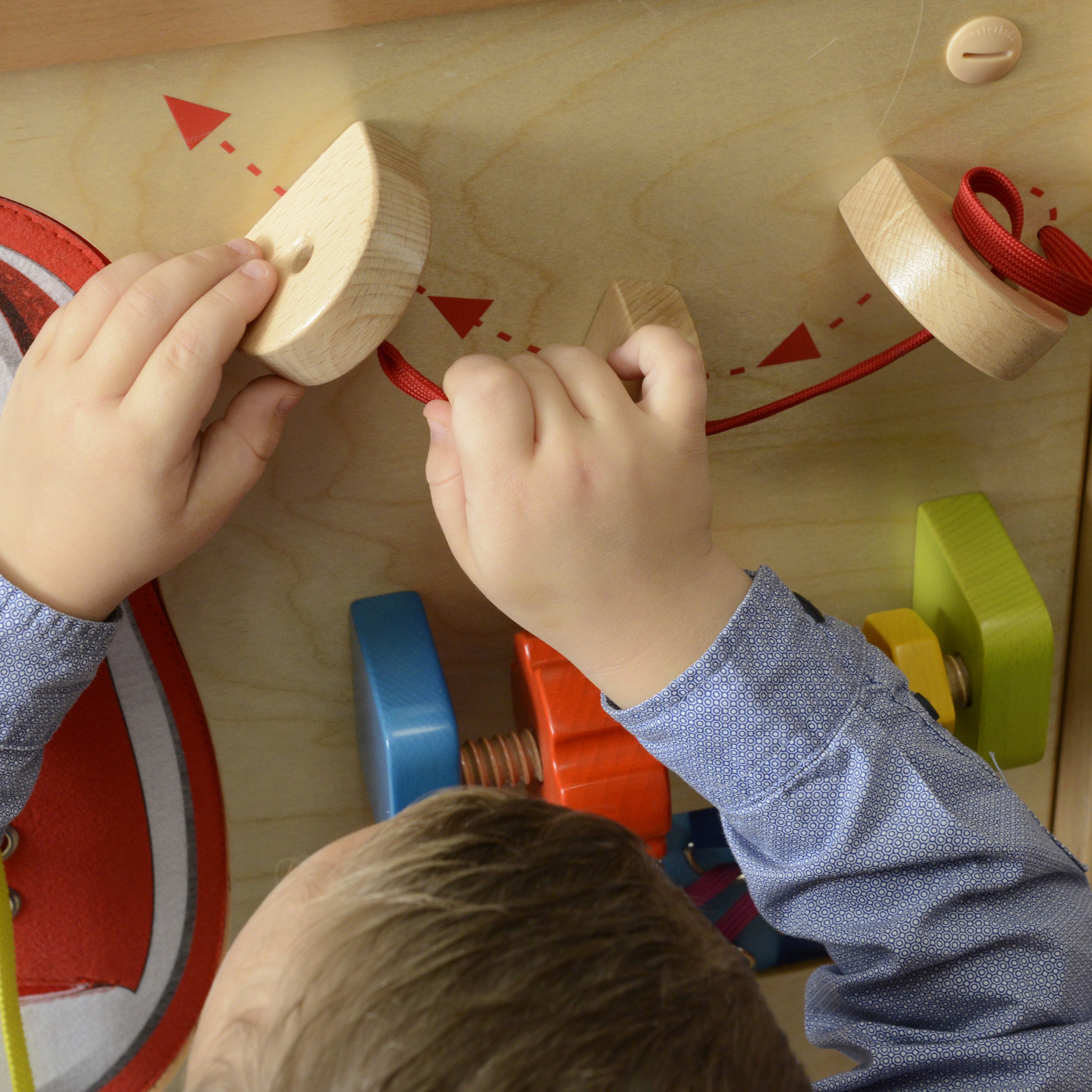 Tablica edukacyjna - zręczność manualna sznurowanie montessori