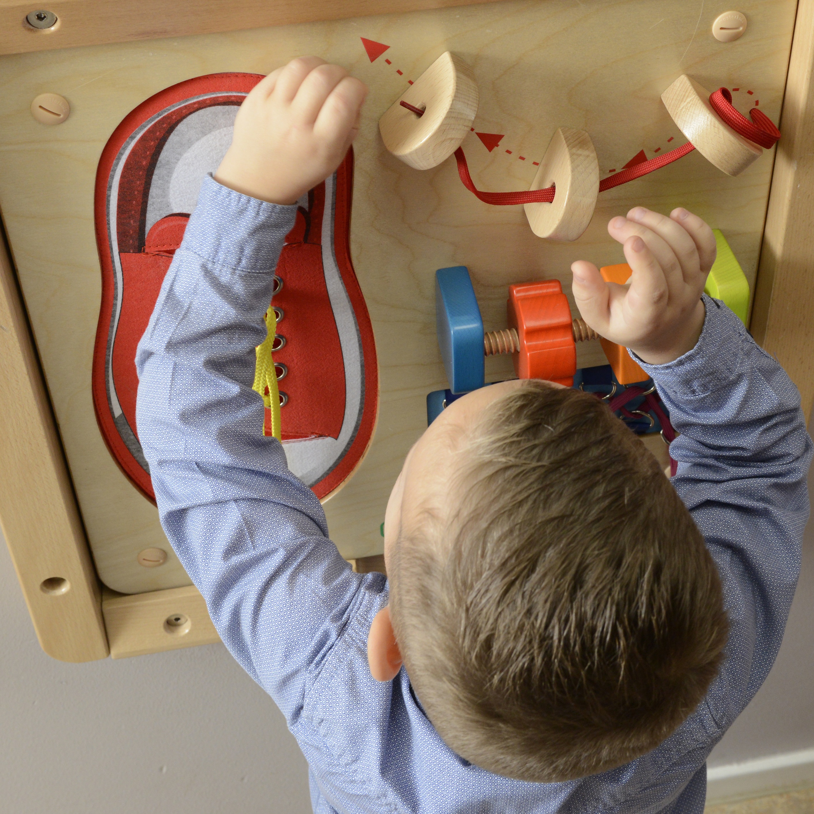 Tablica edukacyjna - zręczność manualna sznurowanie montessori