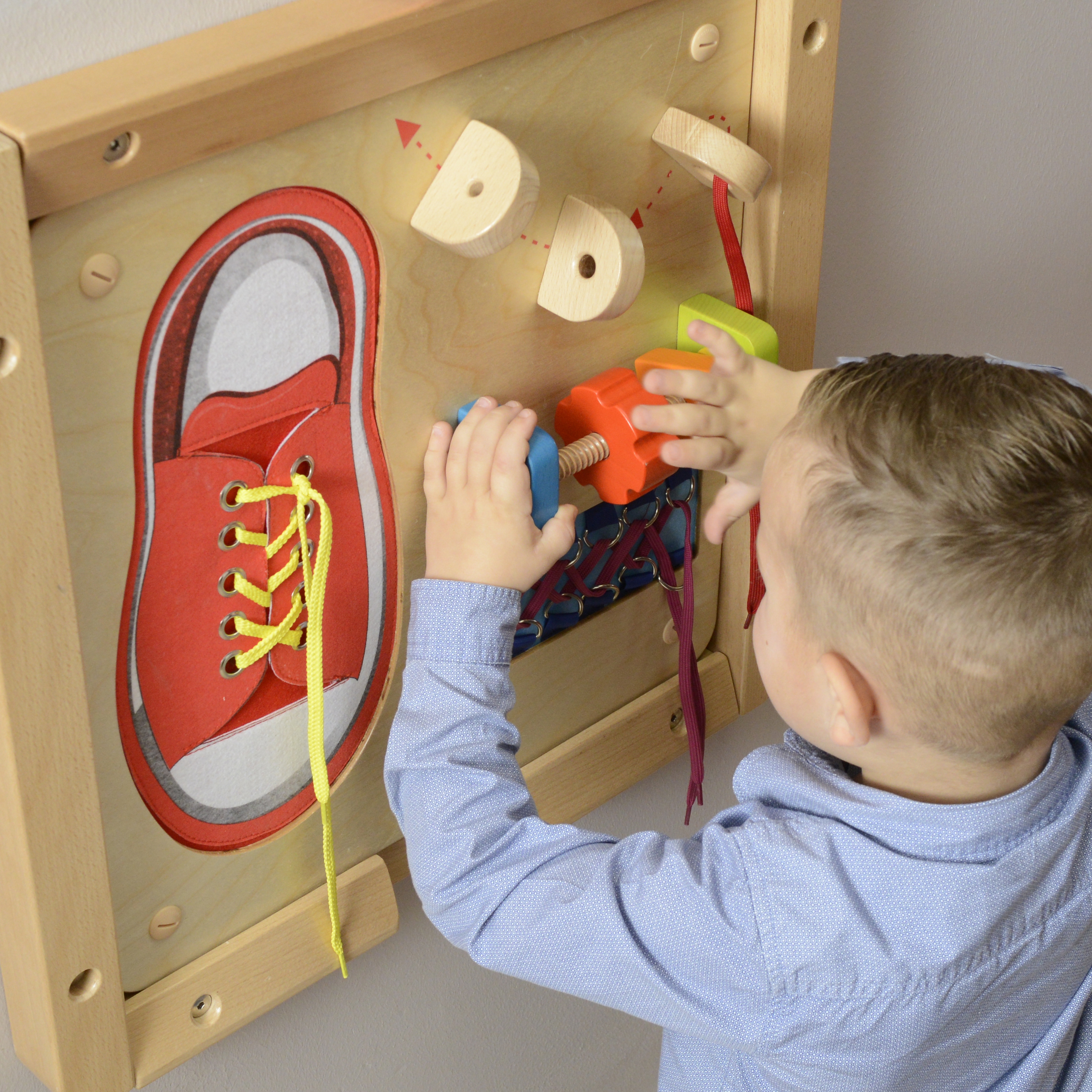 Tablica edukacyjna - zręczność manualna sznurowanie montessori