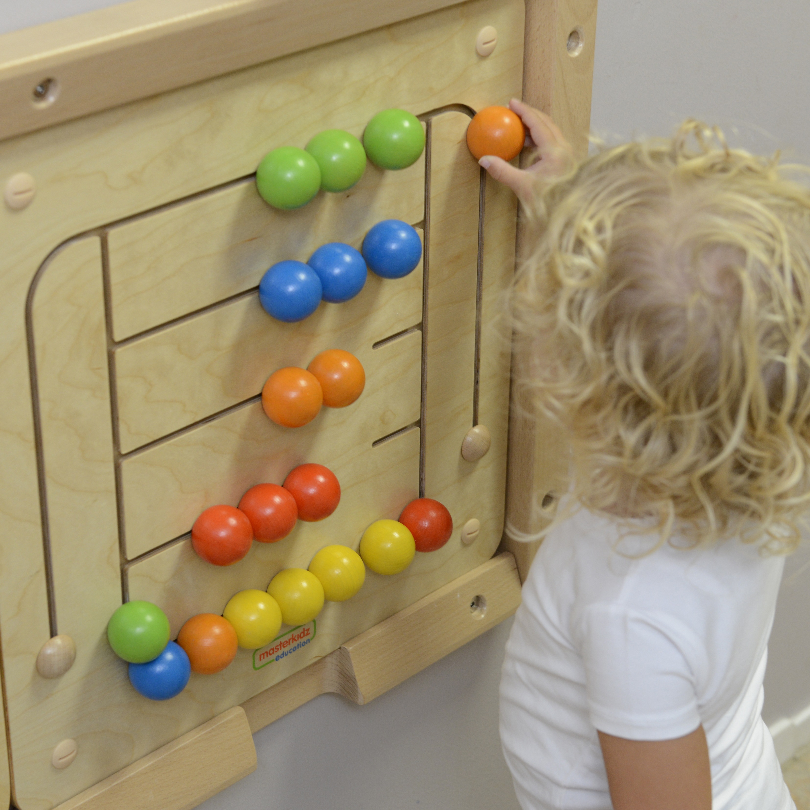 Tablica ścienna edukacyjna labirynt koraliki montessori