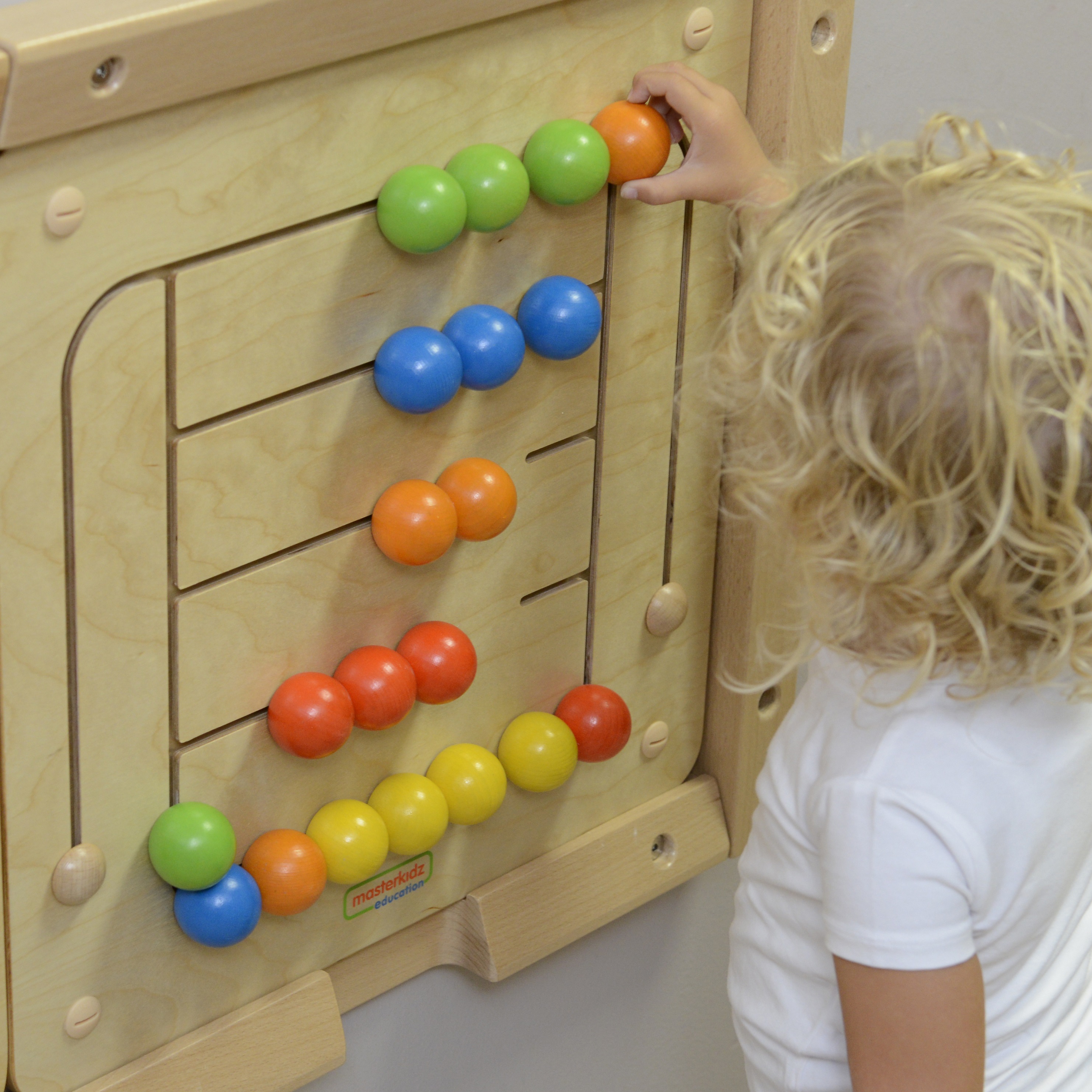 Tablica ścienna edukacyjna labirynt koraliki montessori