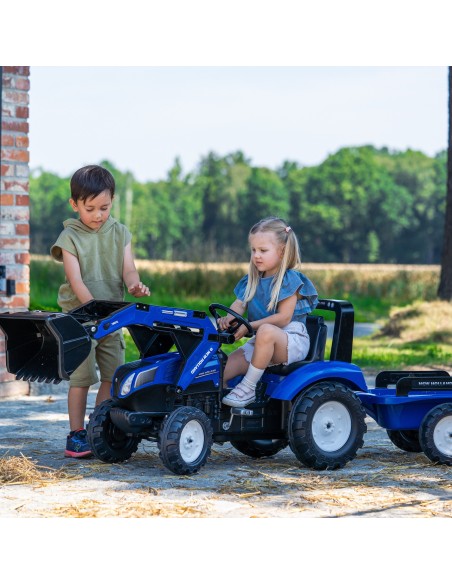 FALK New Holland T8 Tractor with Bucket and Trailer 3-7 years old