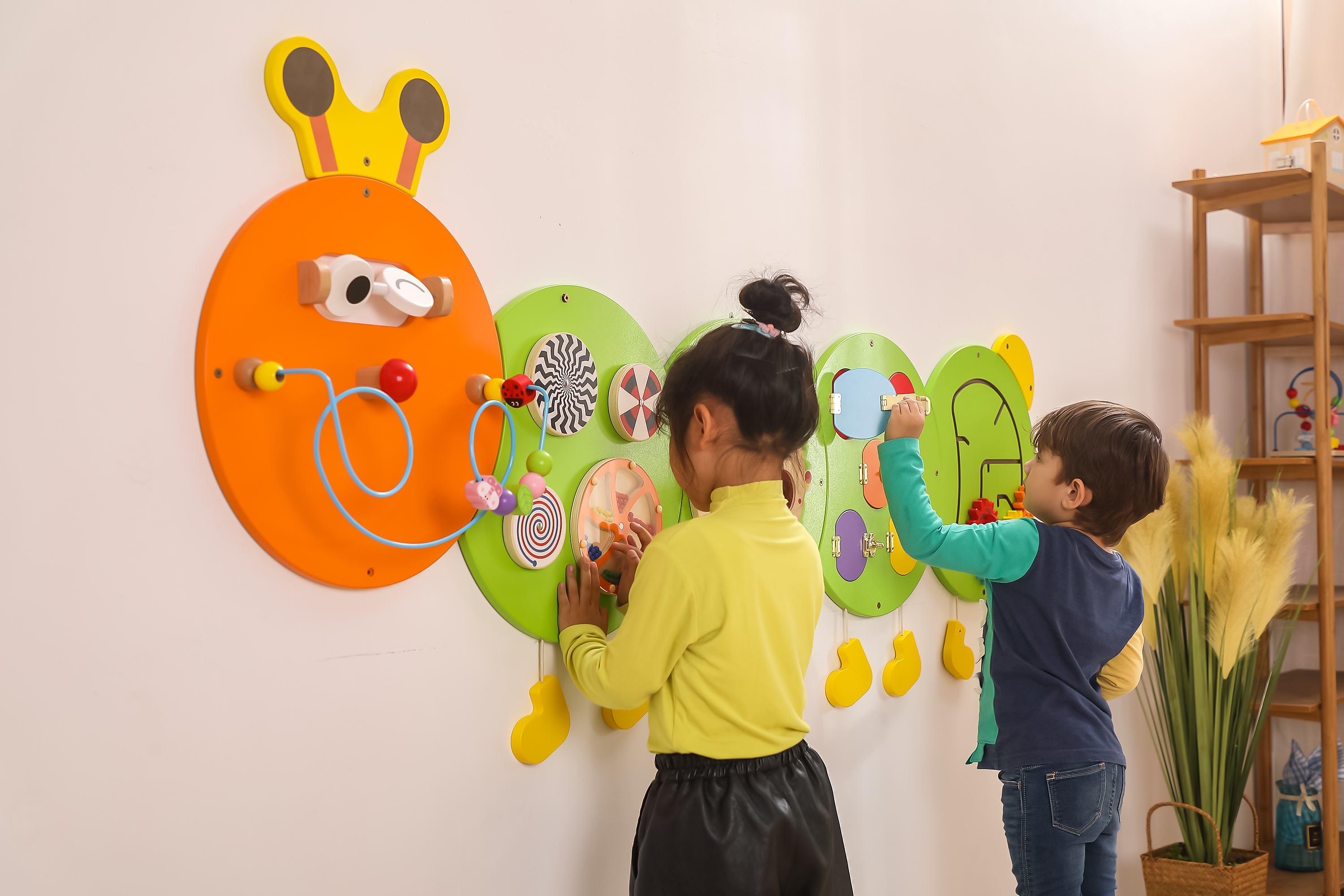 Drewniana tablica gąsienica certyfikat fsc montessori