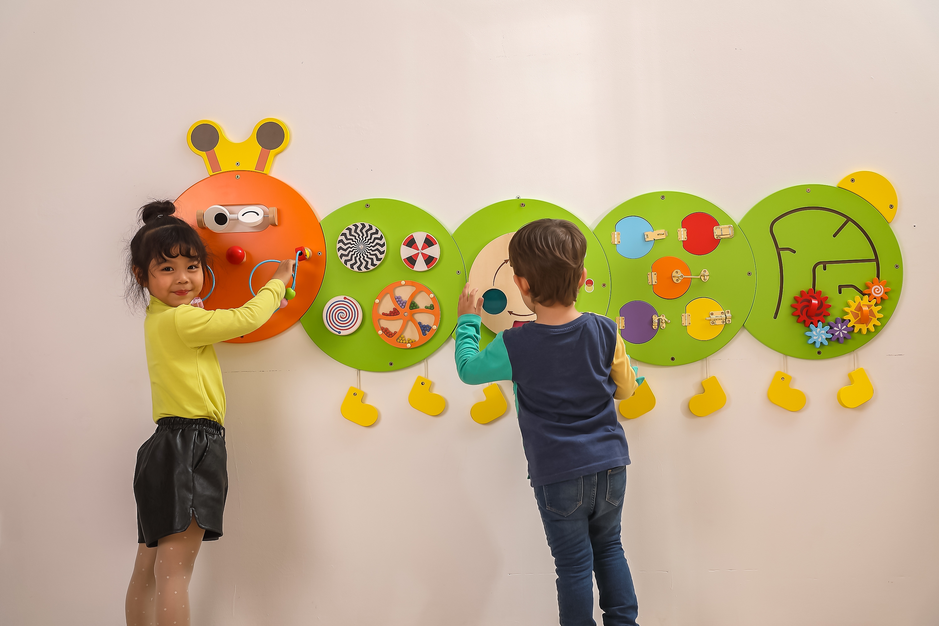 Drewniana tablica gąsienica certyfikat fsc montessori