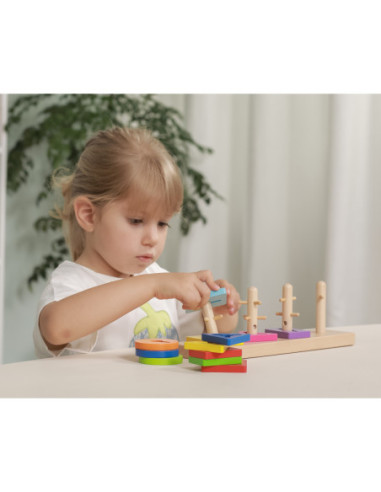Drewniane klocki Viga Toys z sorterem kształtów