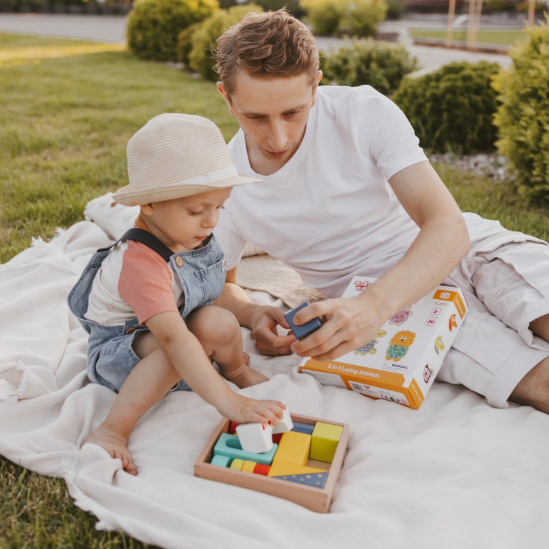 TOOKY TOY Drewniane Klocki Sensoryczne Układanka Multifunkcyjna Kształty Dźwięk Dotyk 12 el.