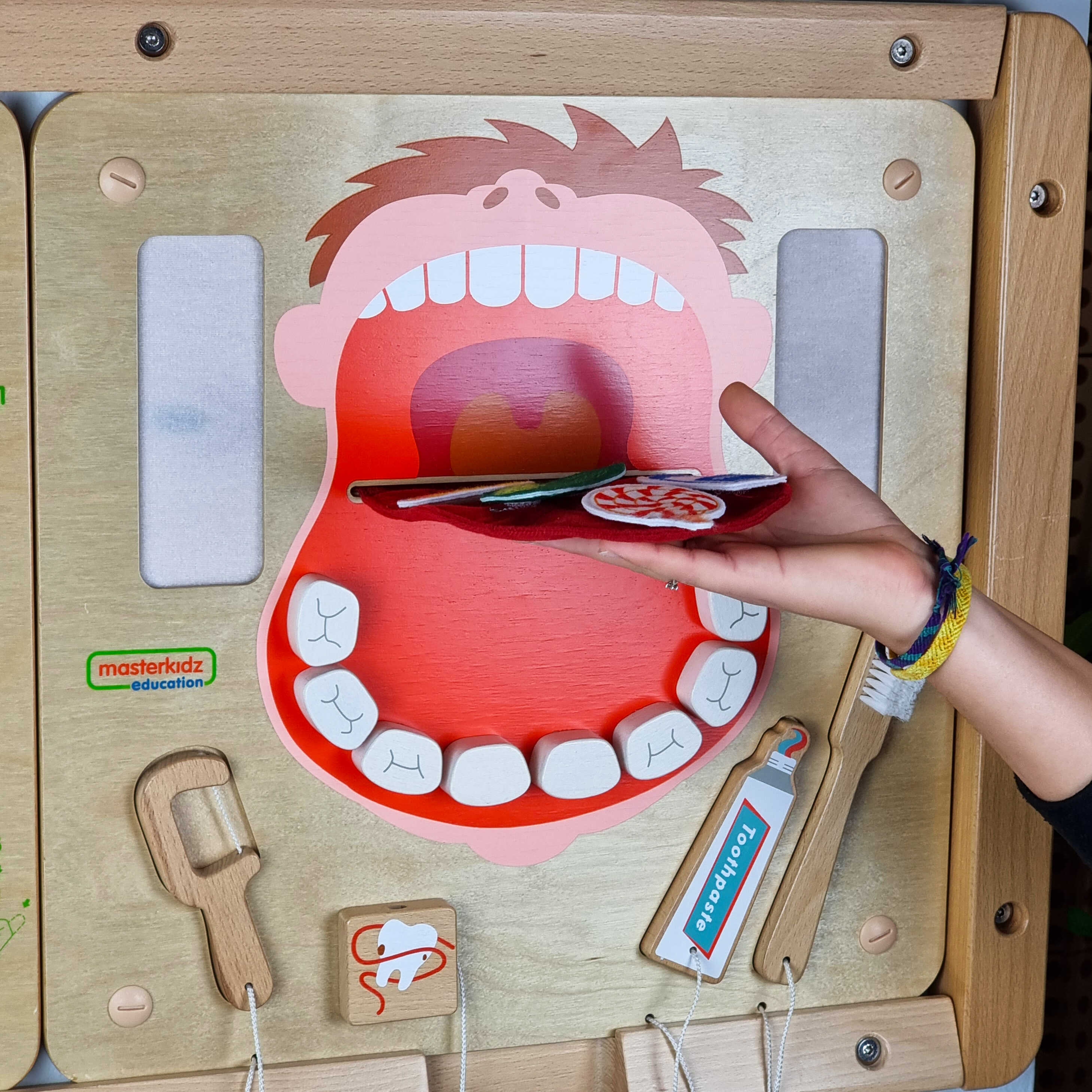 Higiena jamy ustnej ścienna tablica sensoryczna flex montessori